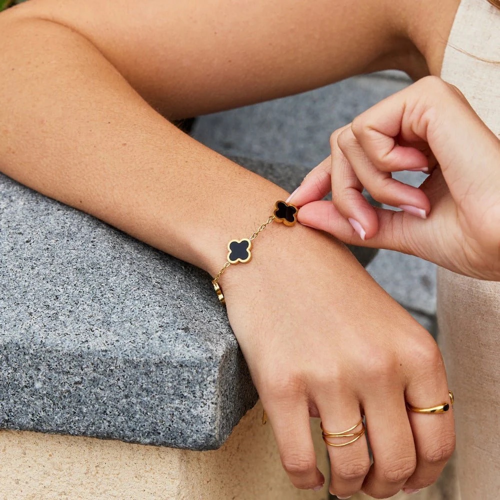 *Lucky 18k Gold PVD Plating Black Clover Bracelet